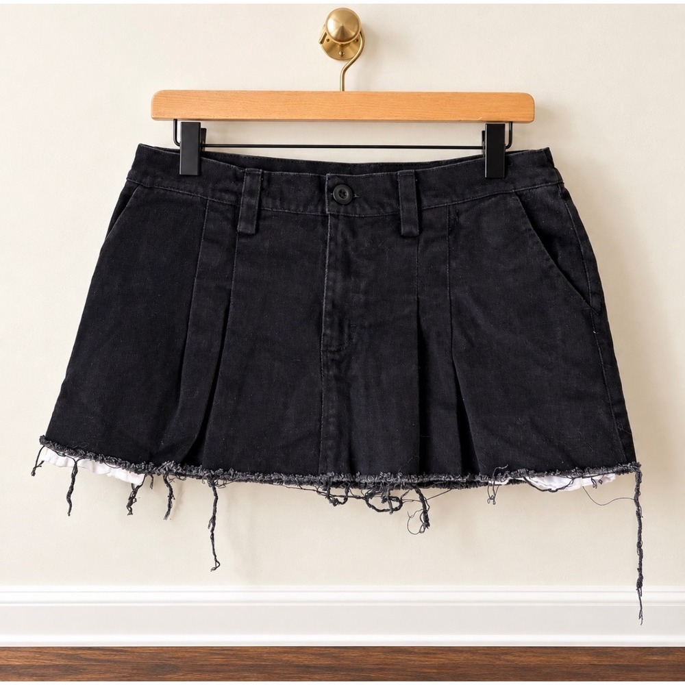 Motel Rocks Black Denim Pleated Mini Skirt Frayed Hem Size M Distressed Grunge